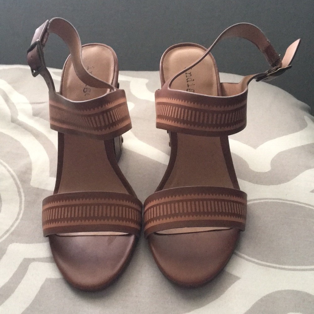 Cute casual brown low heels.
